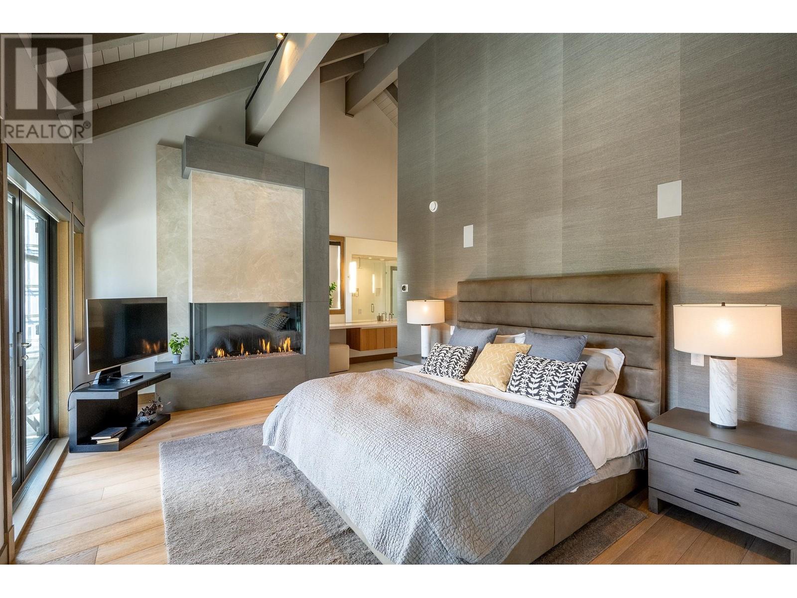 7441 TREETOP LANE, Whistler