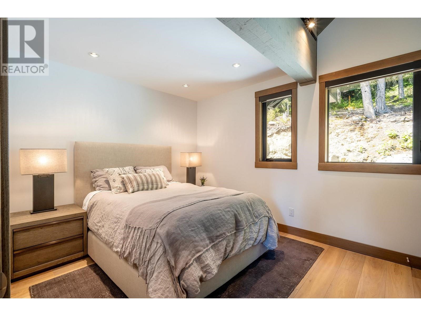 7441 TREETOP LANE, Whistler