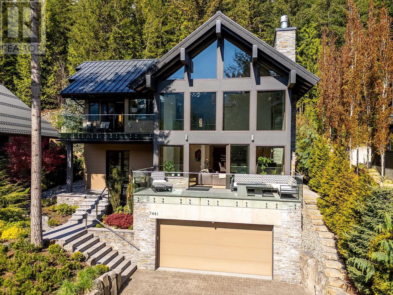 7441 TREETOP LANE, Whistler