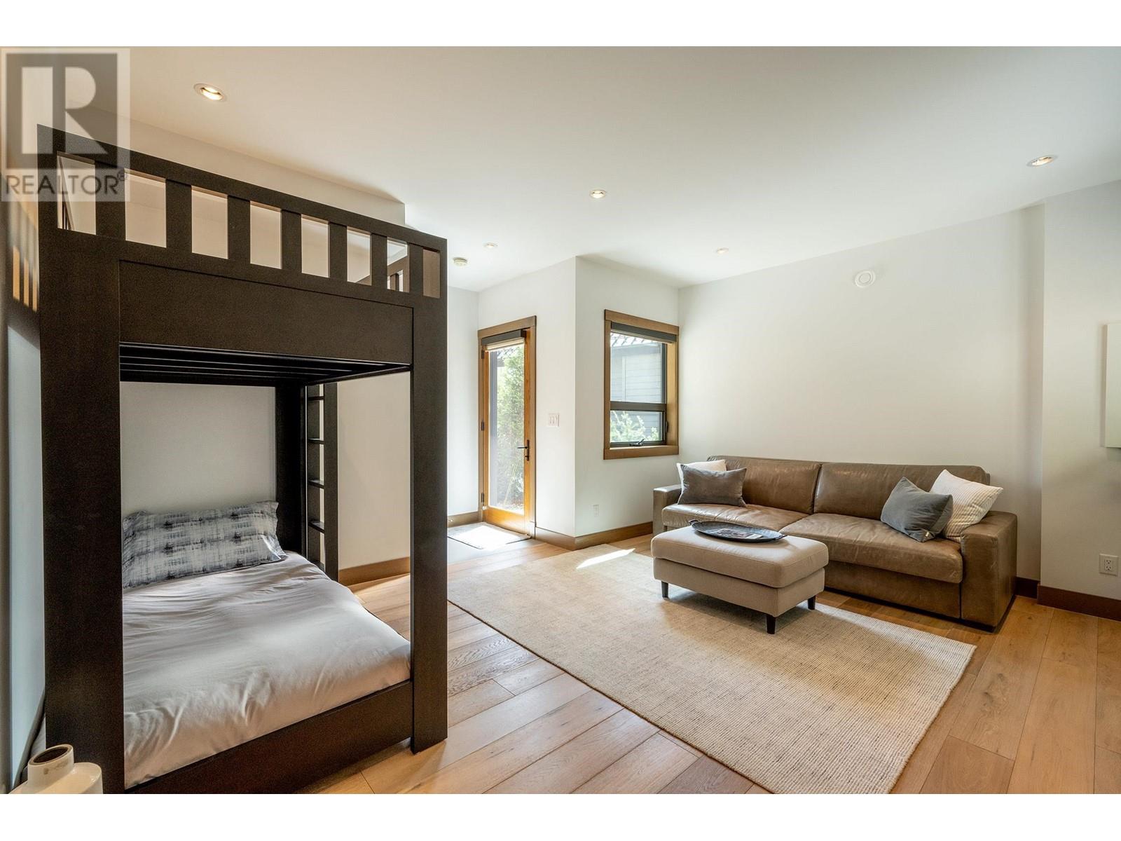 7441 TREETOP LANE, Whistler