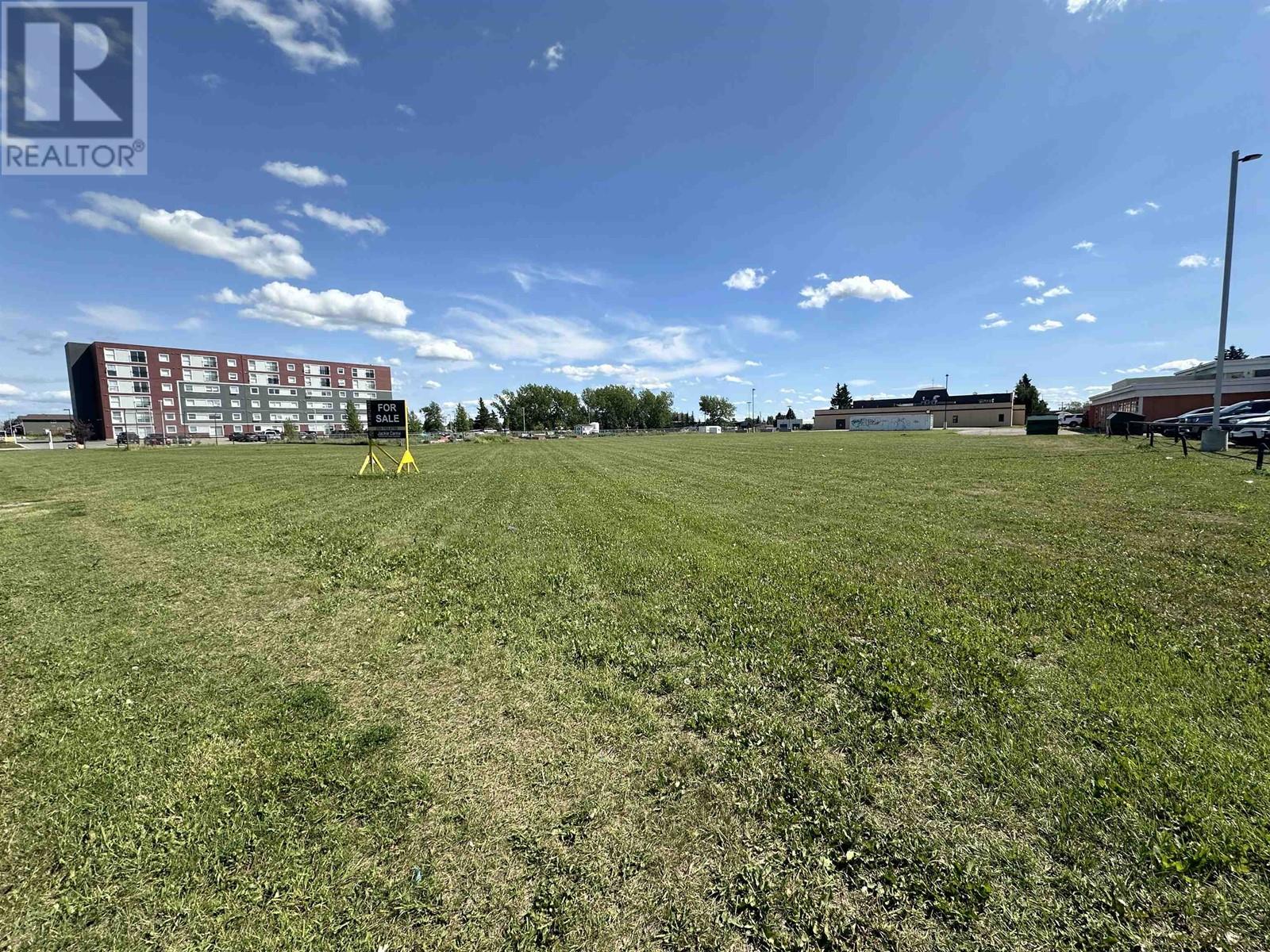 Photo 5 of 9504 100 Avenue, Fort St John BC