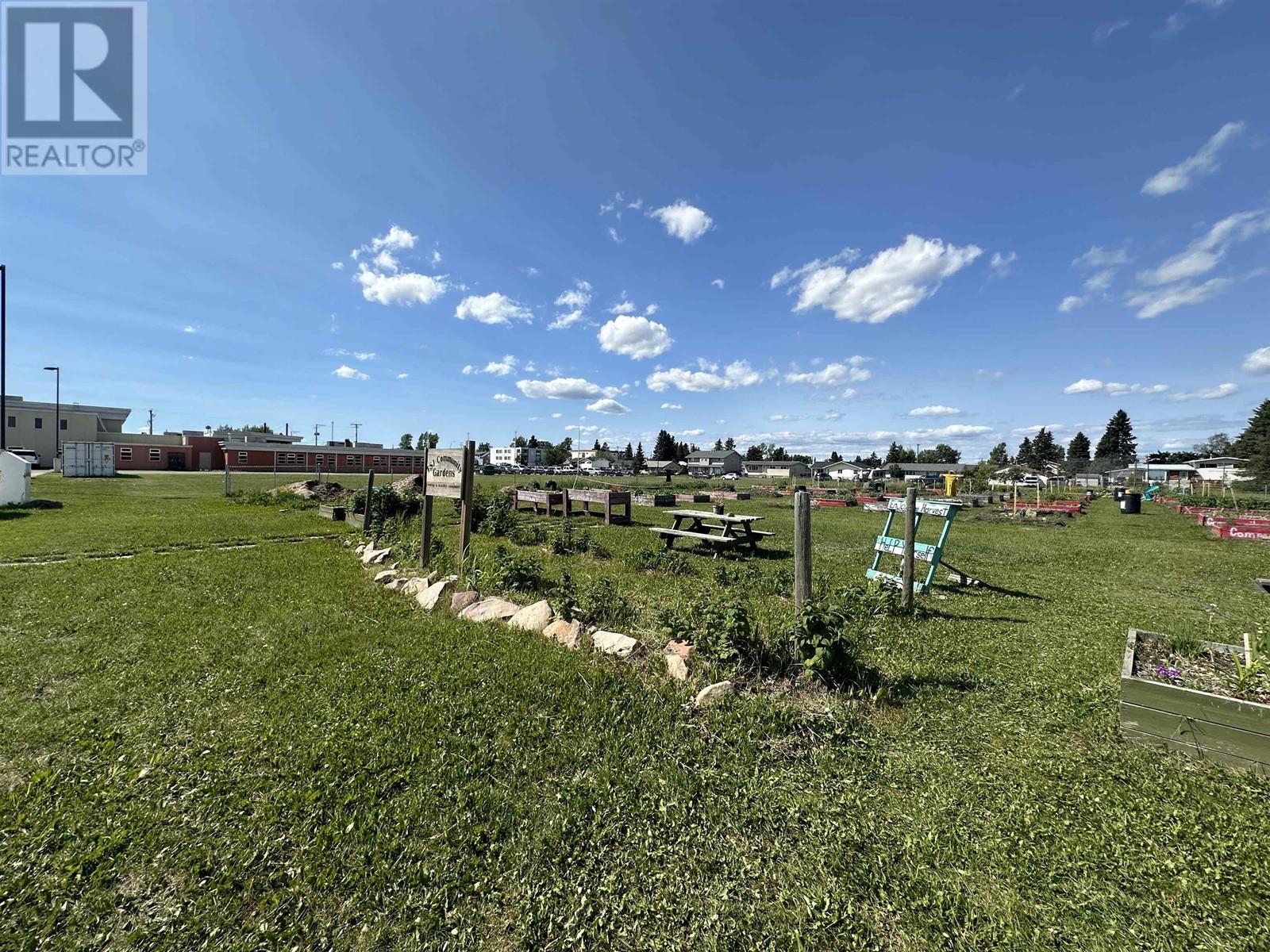 Photo 10 of 9504 100 Avenue, Fort St John BC