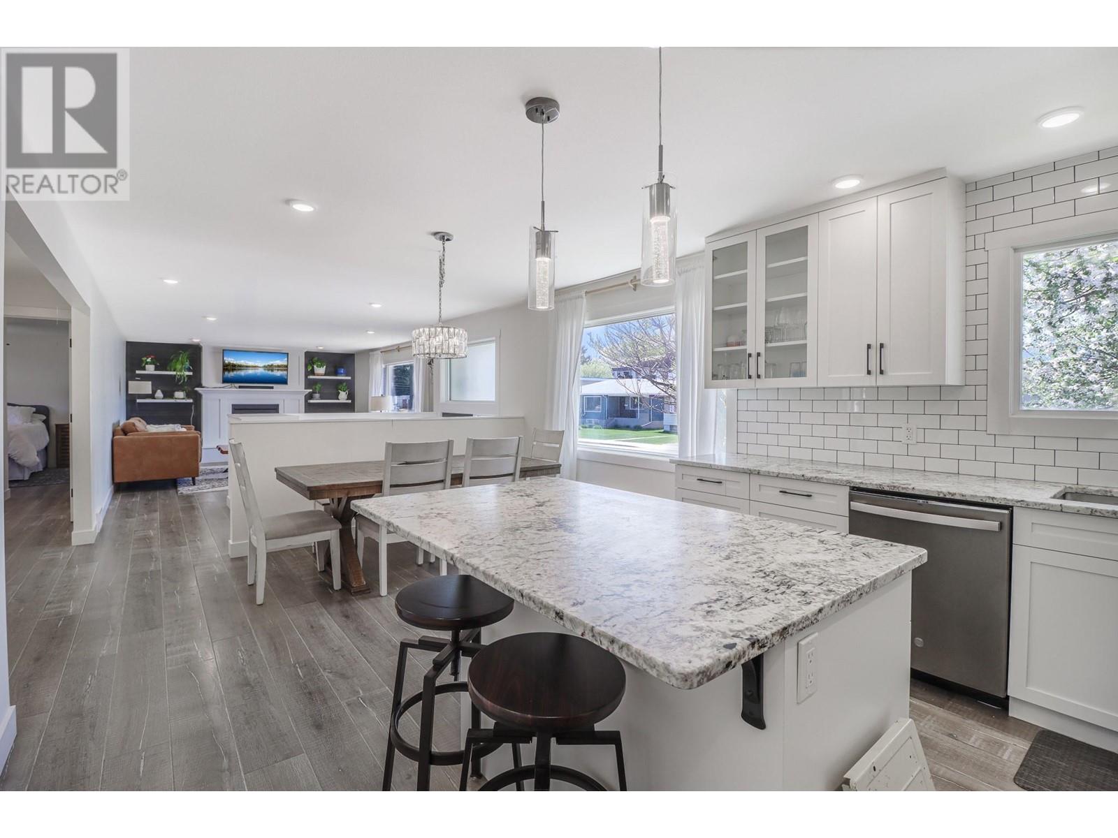600 17TH Avenue N, Cranbrook