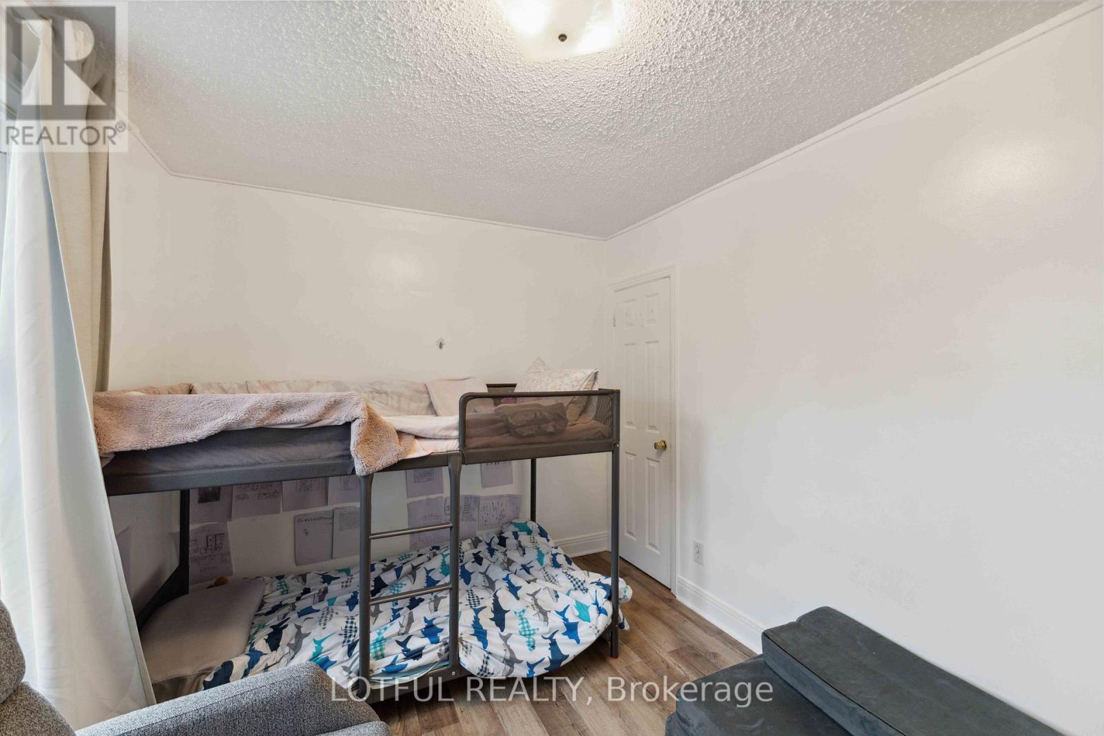 https://ddfcdn.realtor.ca/listing/TS638828547347230000/reb76/highres/1/x12149241_15.jpg