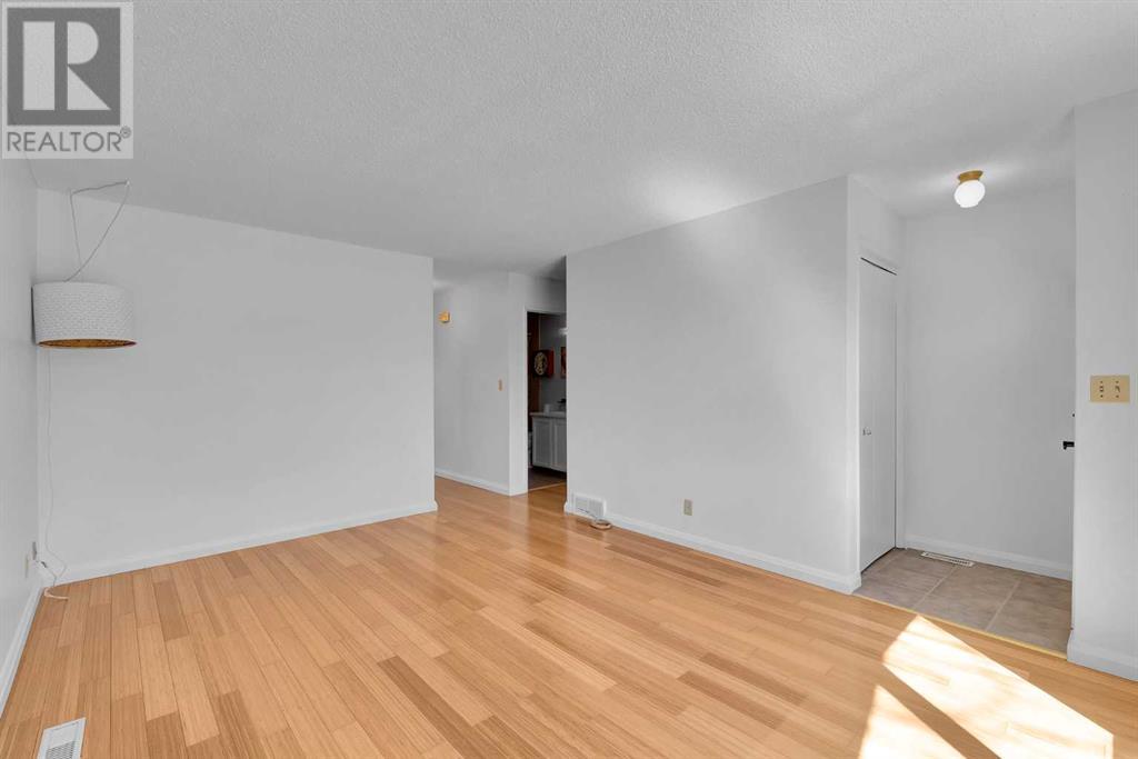 4056 44 Avenue NE Photo 5 - Calgary Real Estate