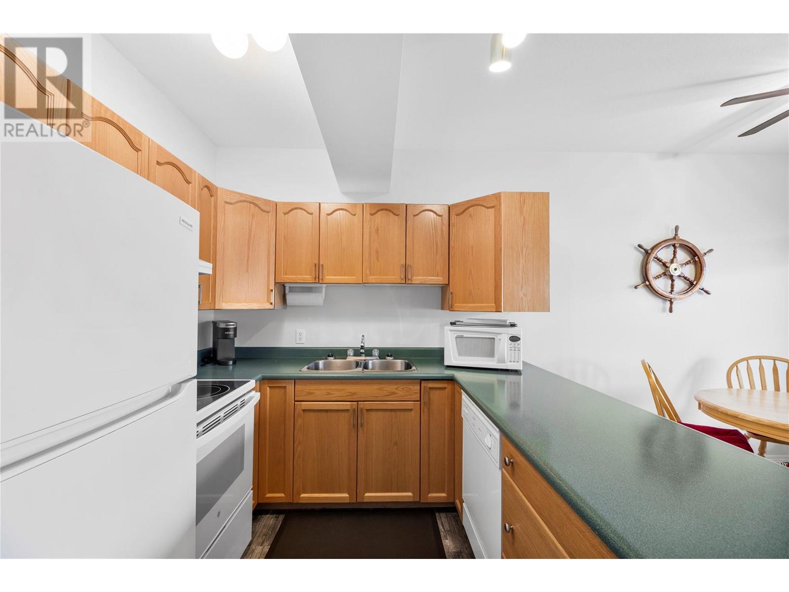 7B 3935 Eagle Bay Road, Eagle Bay