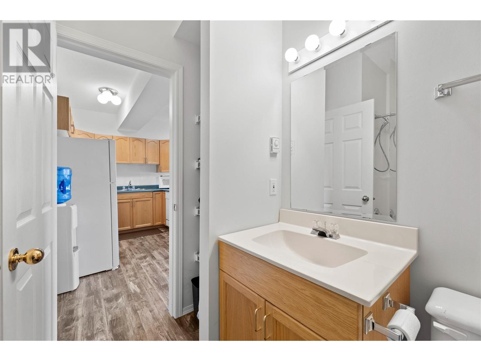 7B 3935 Eagle Bay Road, Eagle Bay