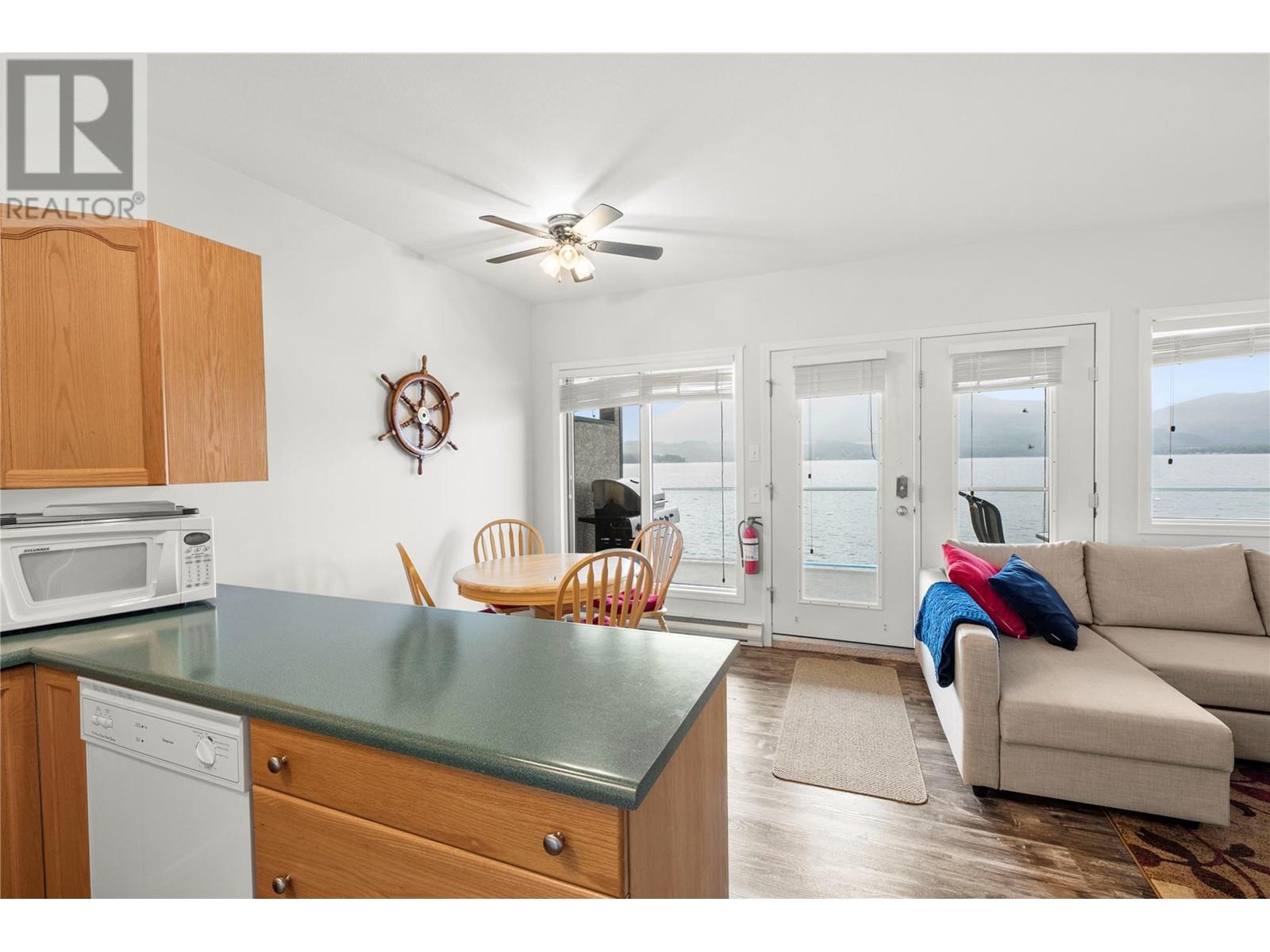 7B 3935 Eagle Bay Road, Eagle Bay