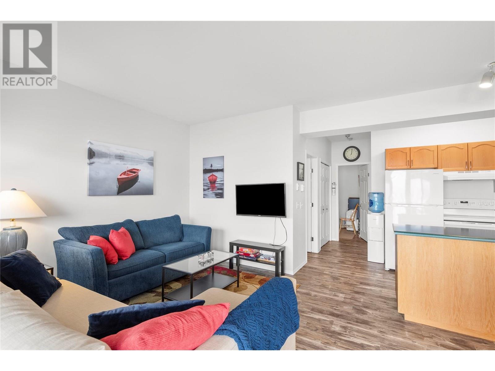 7B 3935 Eagle Bay Road, Eagle Bay