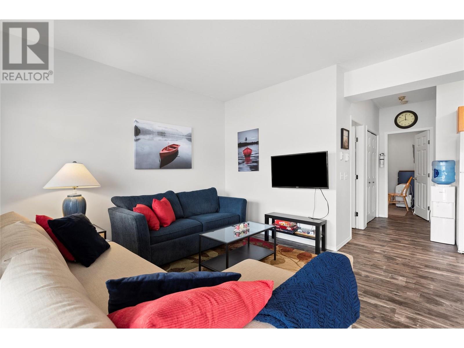 7B 3935 Eagle Bay Road, Eagle Bay