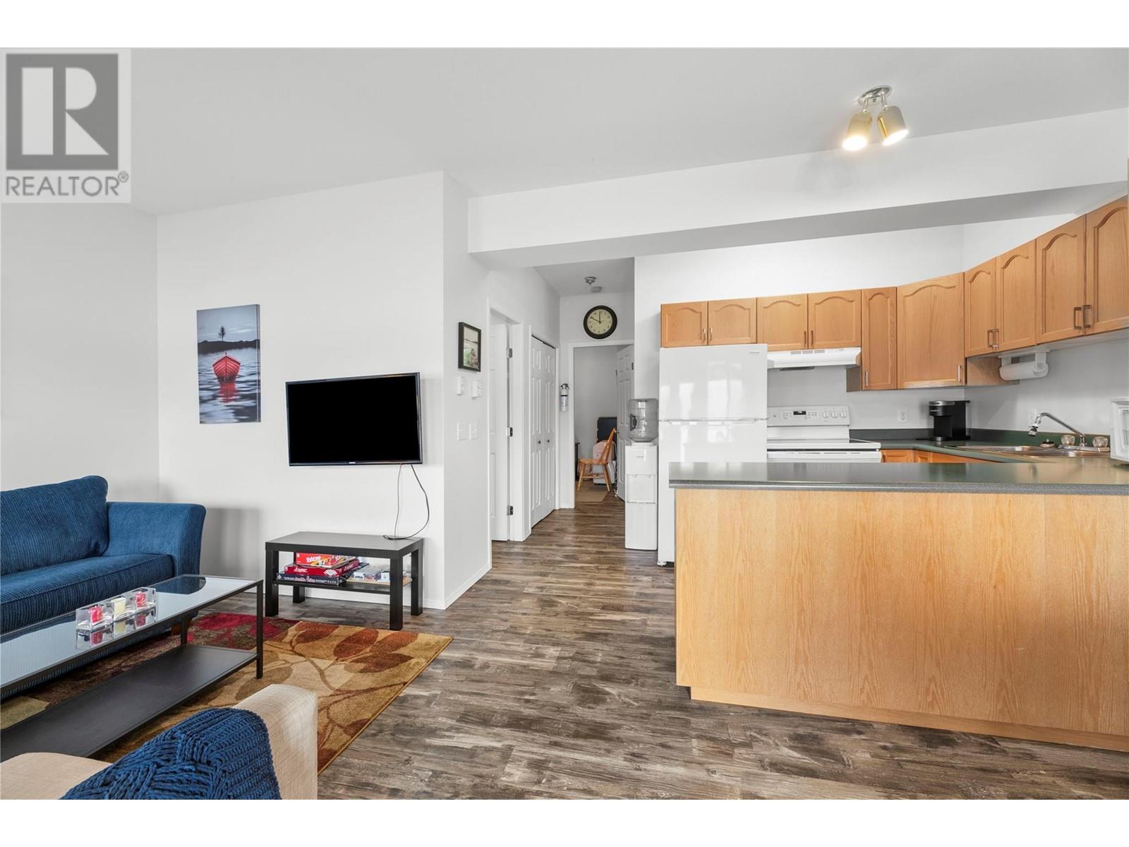 7B 3935 Eagle Bay Road, Eagle Bay
