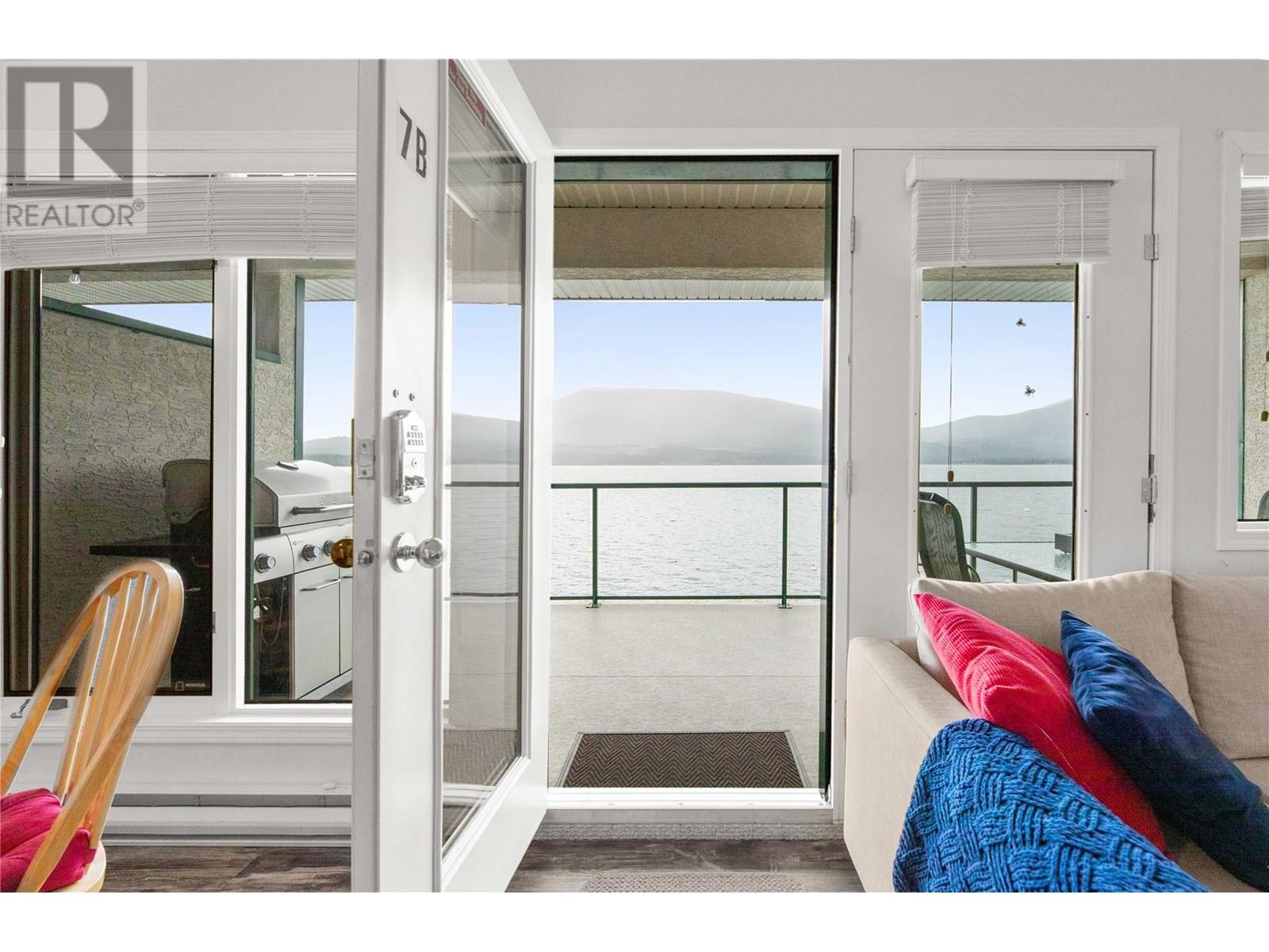 7B 3935 Eagle Bay Road, Eagle Bay