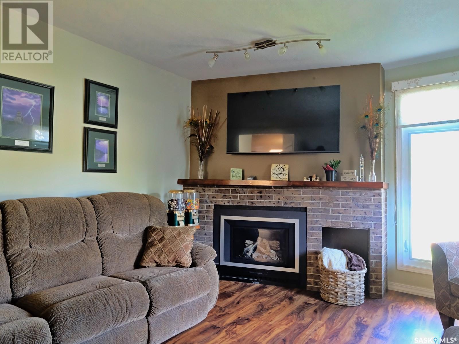 Photo 11 of 1003 6th Street E, Rosetown SK
