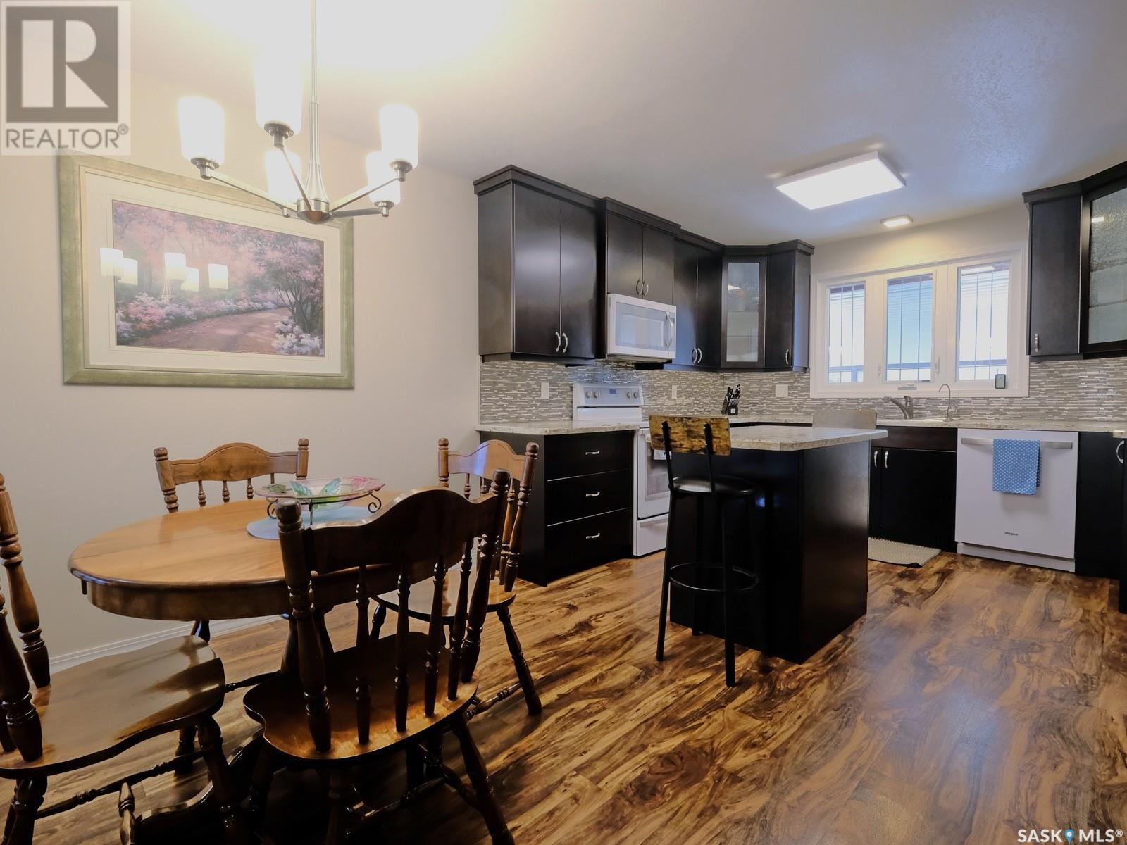Photo 13 of 1003 6th Street E, Rosetown SK