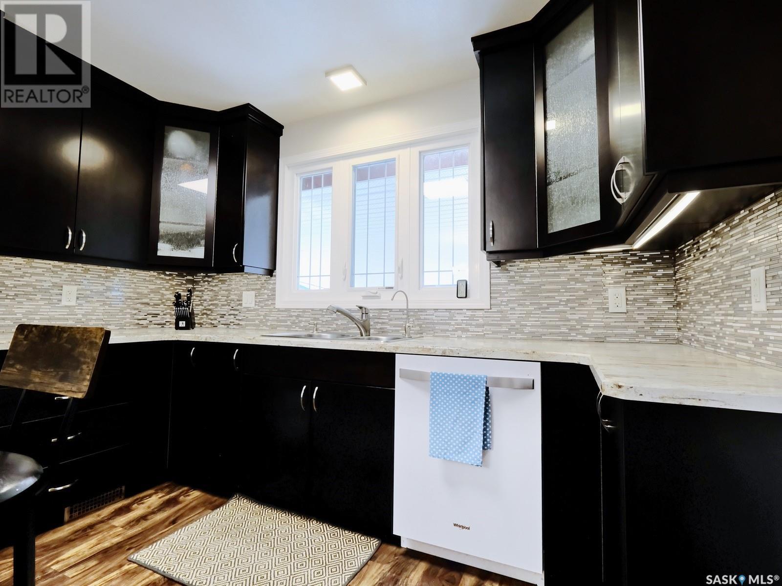 Photo 16 of 1003 6th Street E, Rosetown SK
