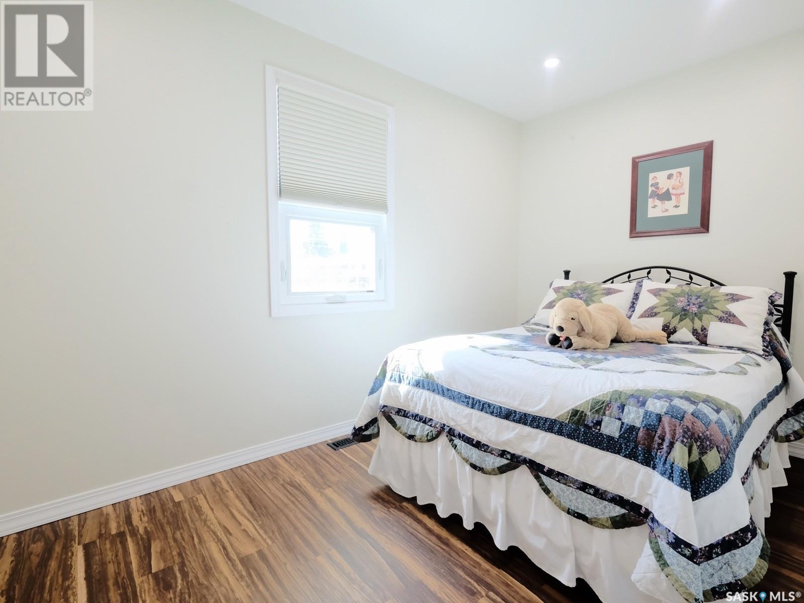 Photo 21 of 1003 6th Street E, Rosetown SK