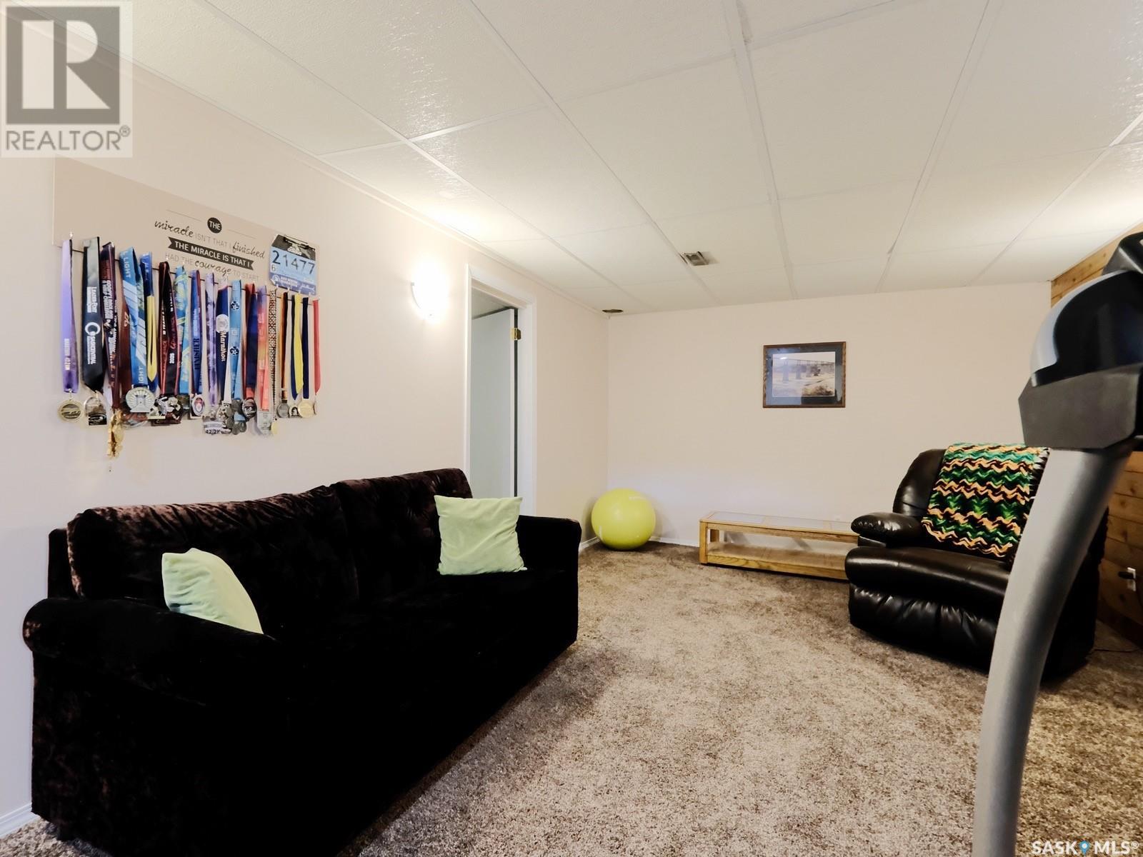 Photo 31 of 1003 6th Street E, Rosetown SK