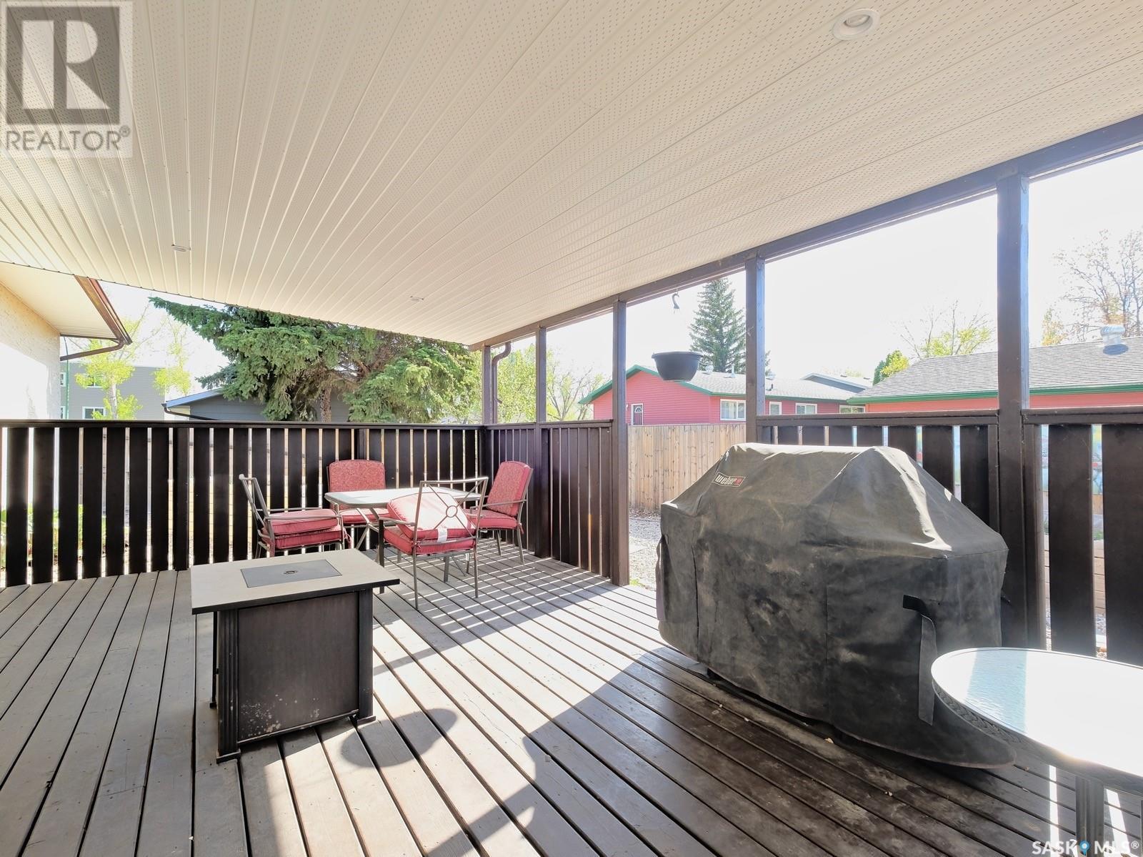 Photo 6 of 1003 6th Street E, Rosetown SK