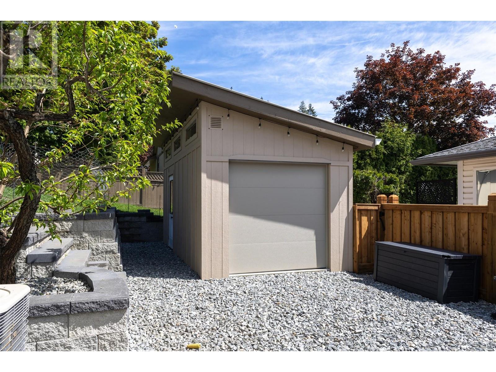  590 20 Street Southeast, Salmon Arm