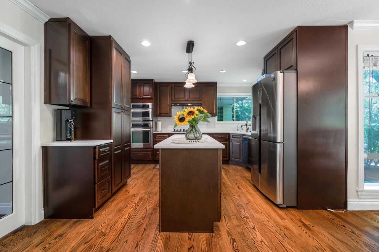 Photo 10 of 12967 21 A Avenue, Surrey BC
