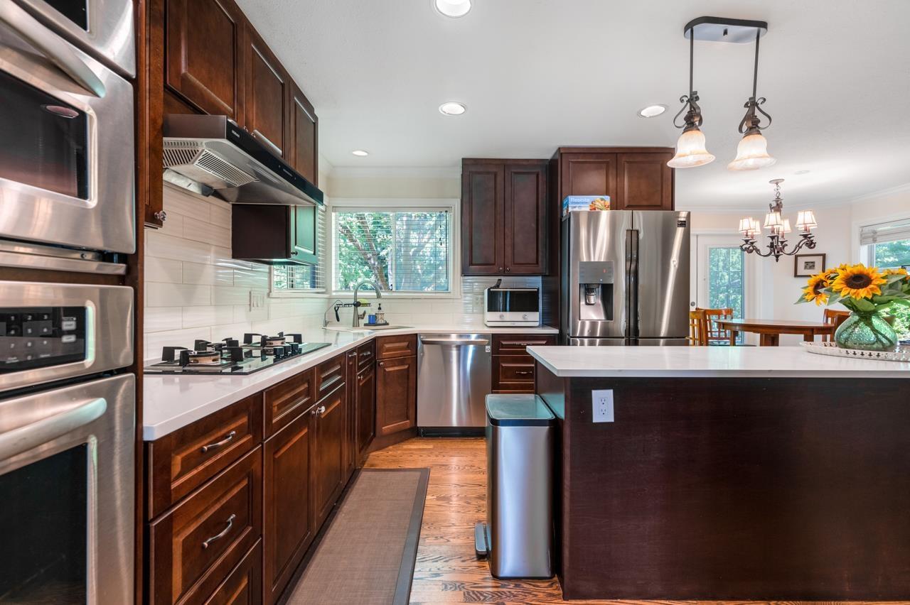 Photo 8 of 12967 21 A Avenue, Surrey BC