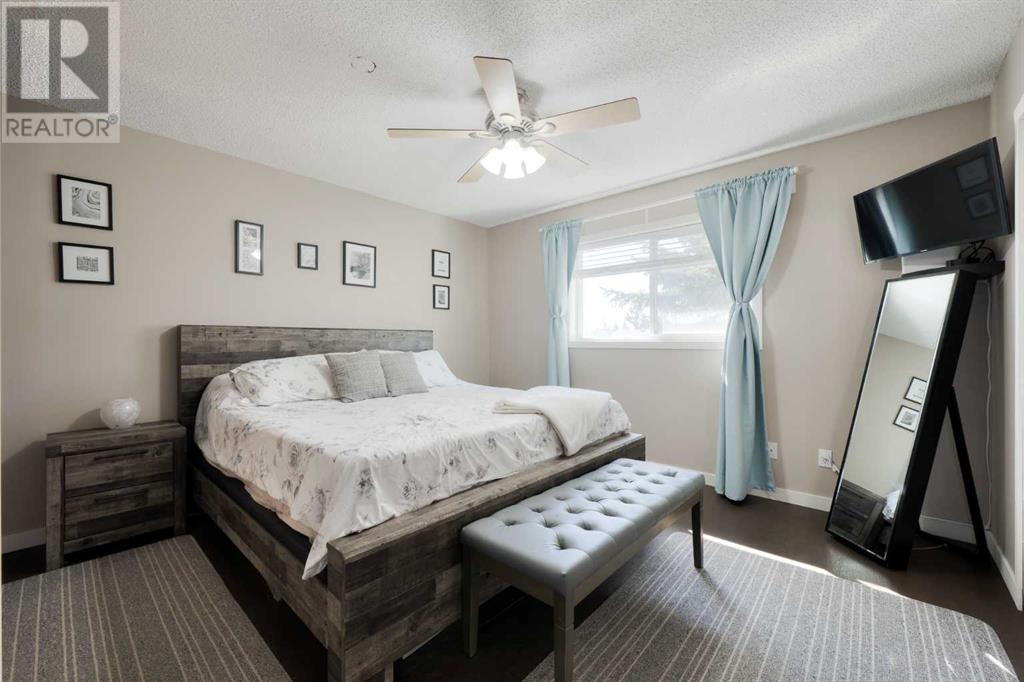 Single Family House 4 Level for Sale in  MacEwan Meadow Way NW MacEwan Glen Calgary 