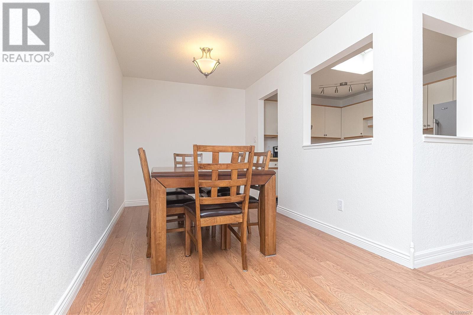 Photo 7 of 403 1560 Hillside Ave, Victoria BC