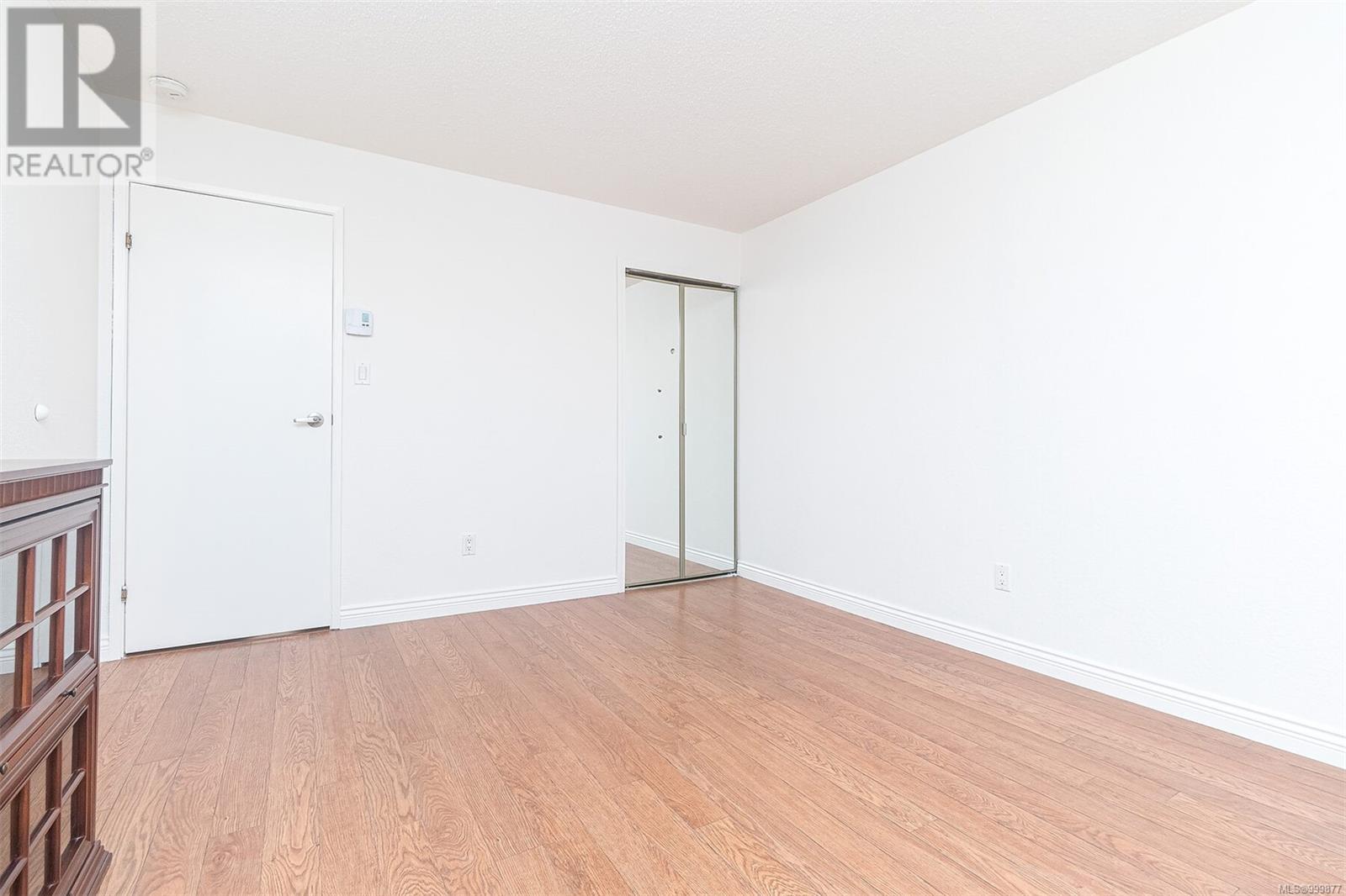 Photo 17 of 403 1560 Hillside Ave, Victoria BC