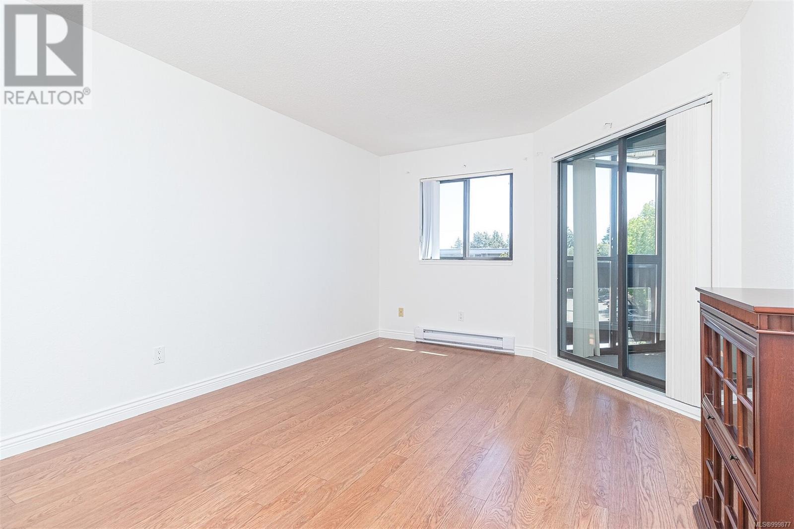 Photo 16 of 403 1560 Hillside Ave, Victoria BC