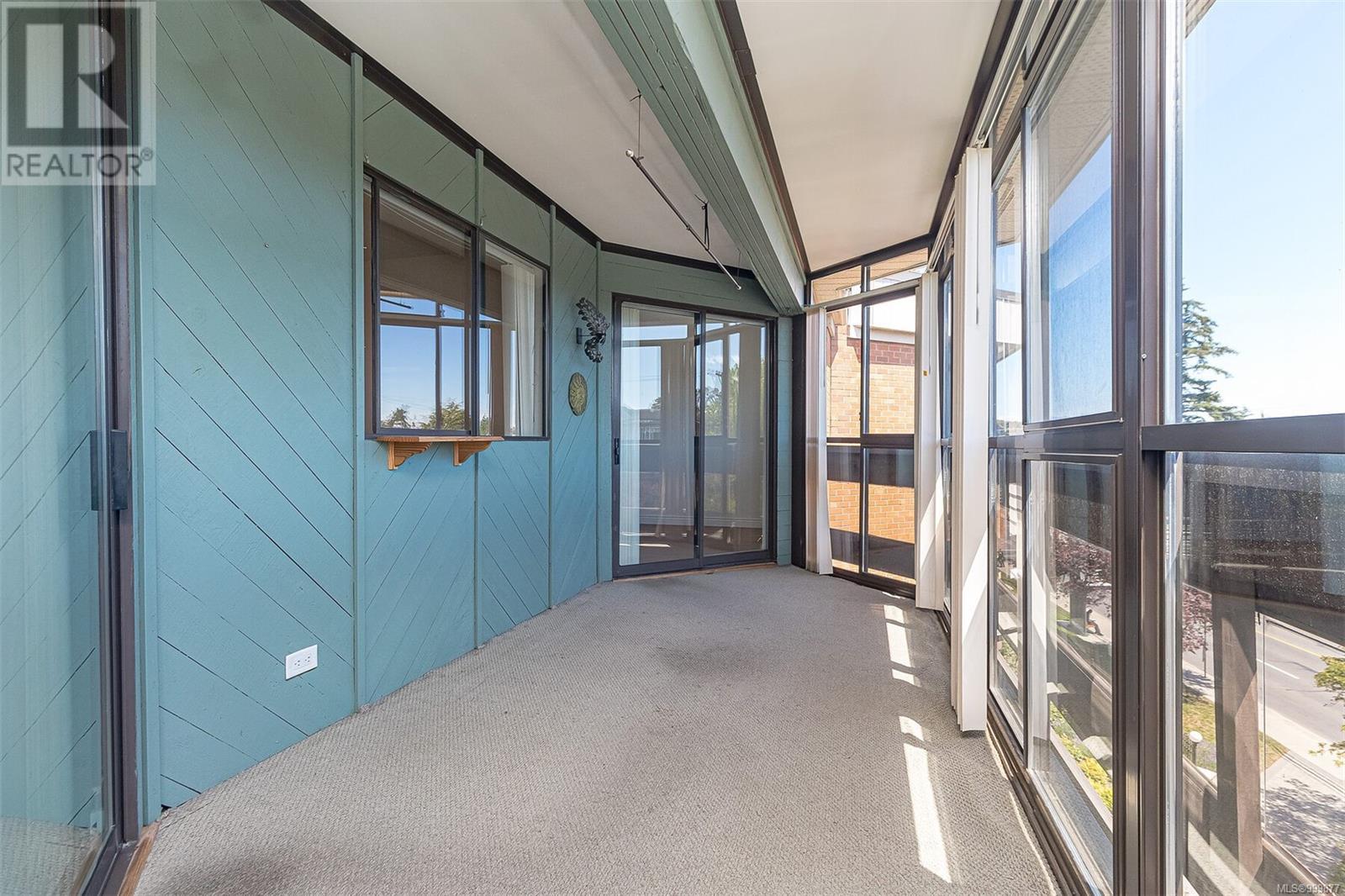 Photo 23 of 403 1560 Hillside Ave, Victoria BC