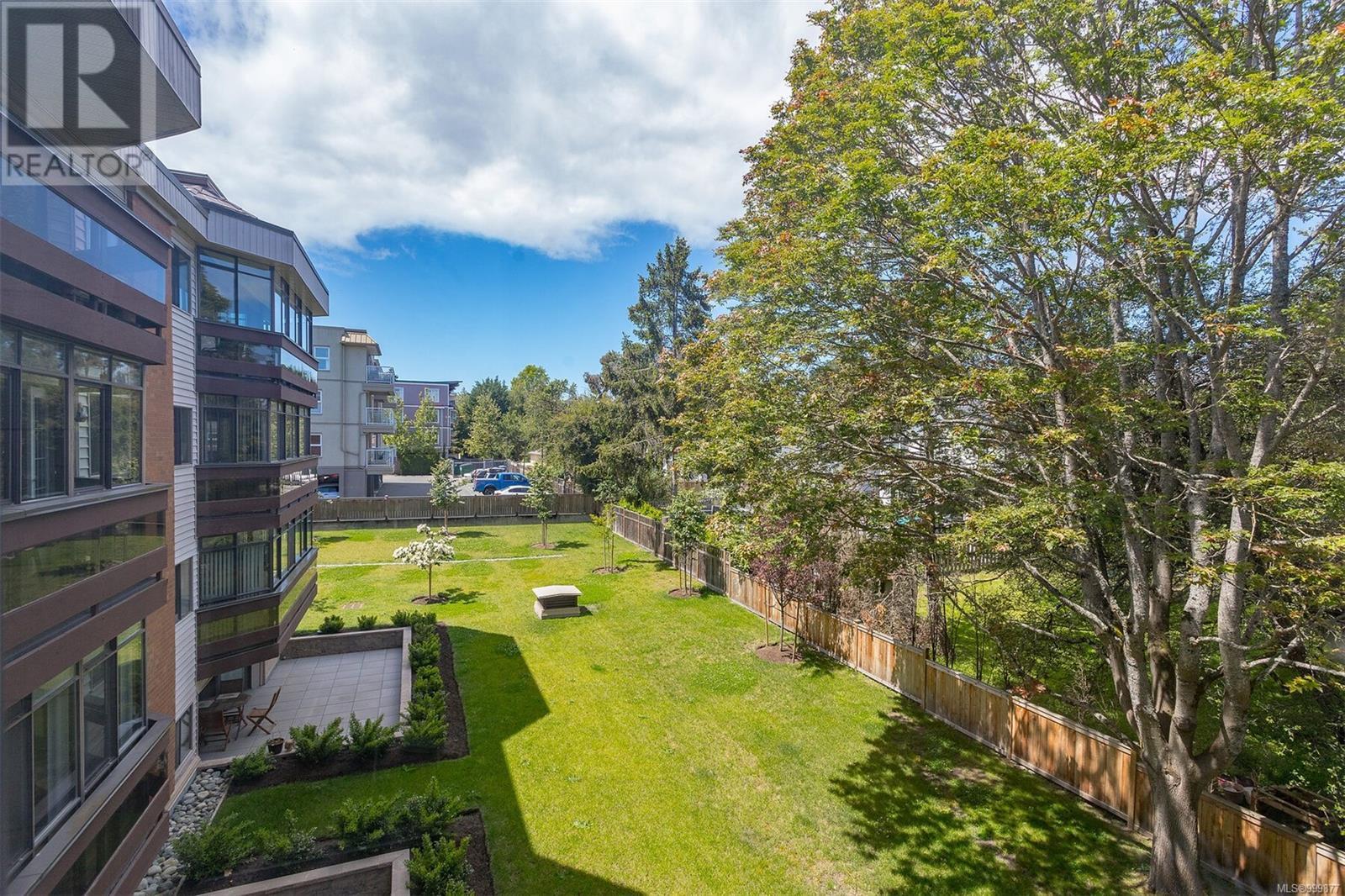 Photo 31 of 403 1560 Hillside Ave, Victoria BC