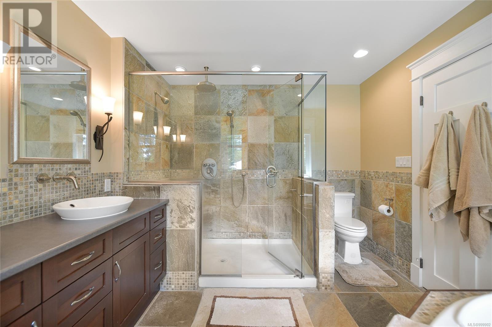  2175 Bartlett Avenue, Oak Bay
