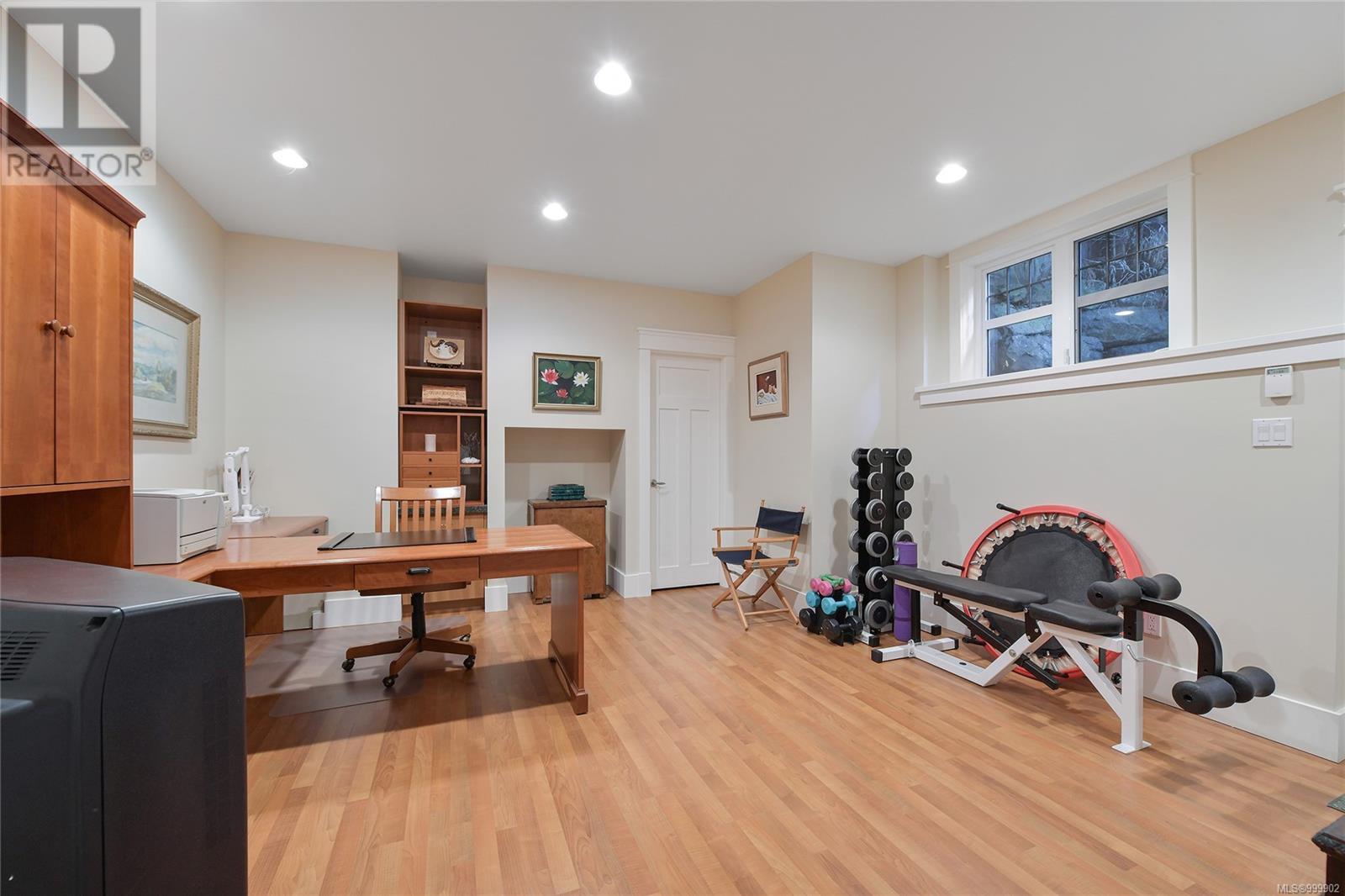  2175 Bartlett Avenue, Oak Bay