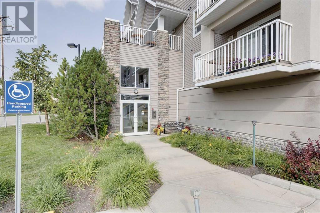 128 Centre Avenue, Cochrane