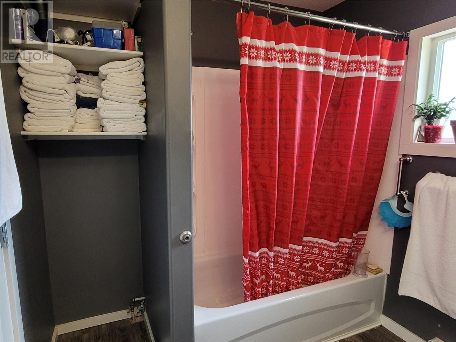 15 LODGE Drive, Clearwater