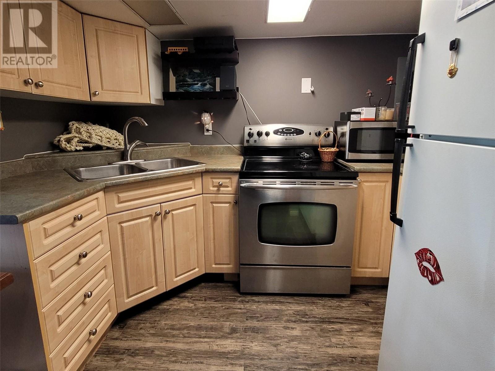 15 LODGE Drive, Clearwater