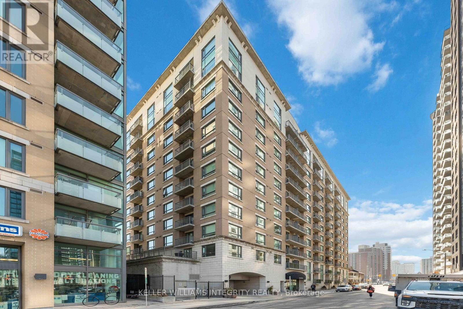 https://ddfcdn.realtor.ca/listing/TS638829039106430000/reb76/highres/5/x12150305_1.jpg