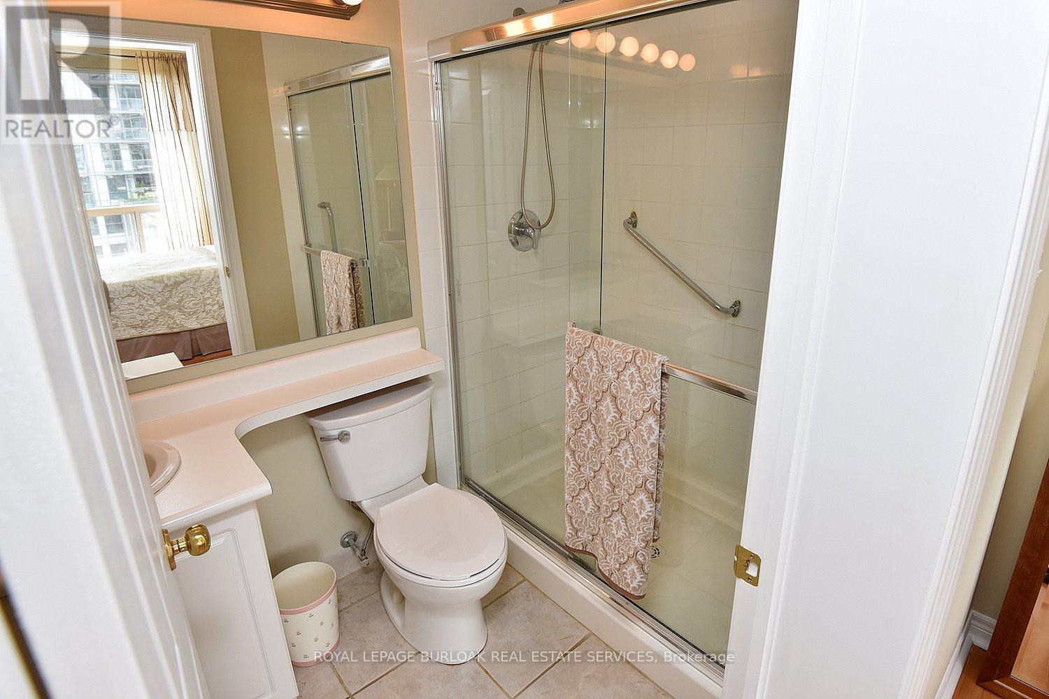 Photo 3 of 505 1998 Ironstone Drive, Burlington ON