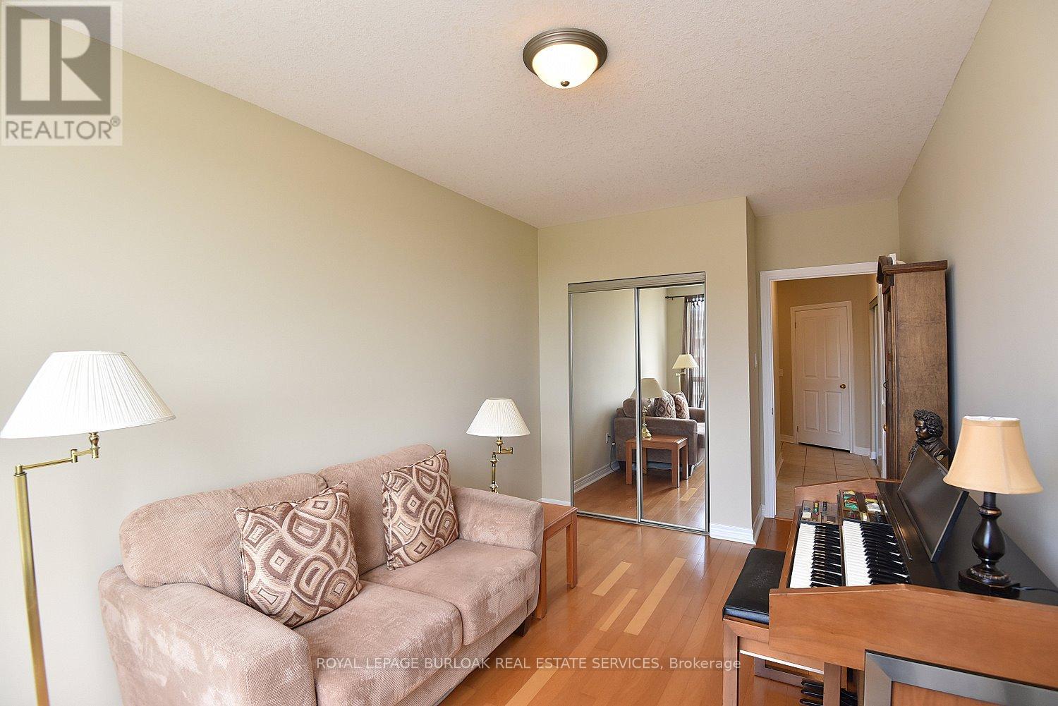 Photo 19 of 505 1998 Ironstone Drive, Burlington ON