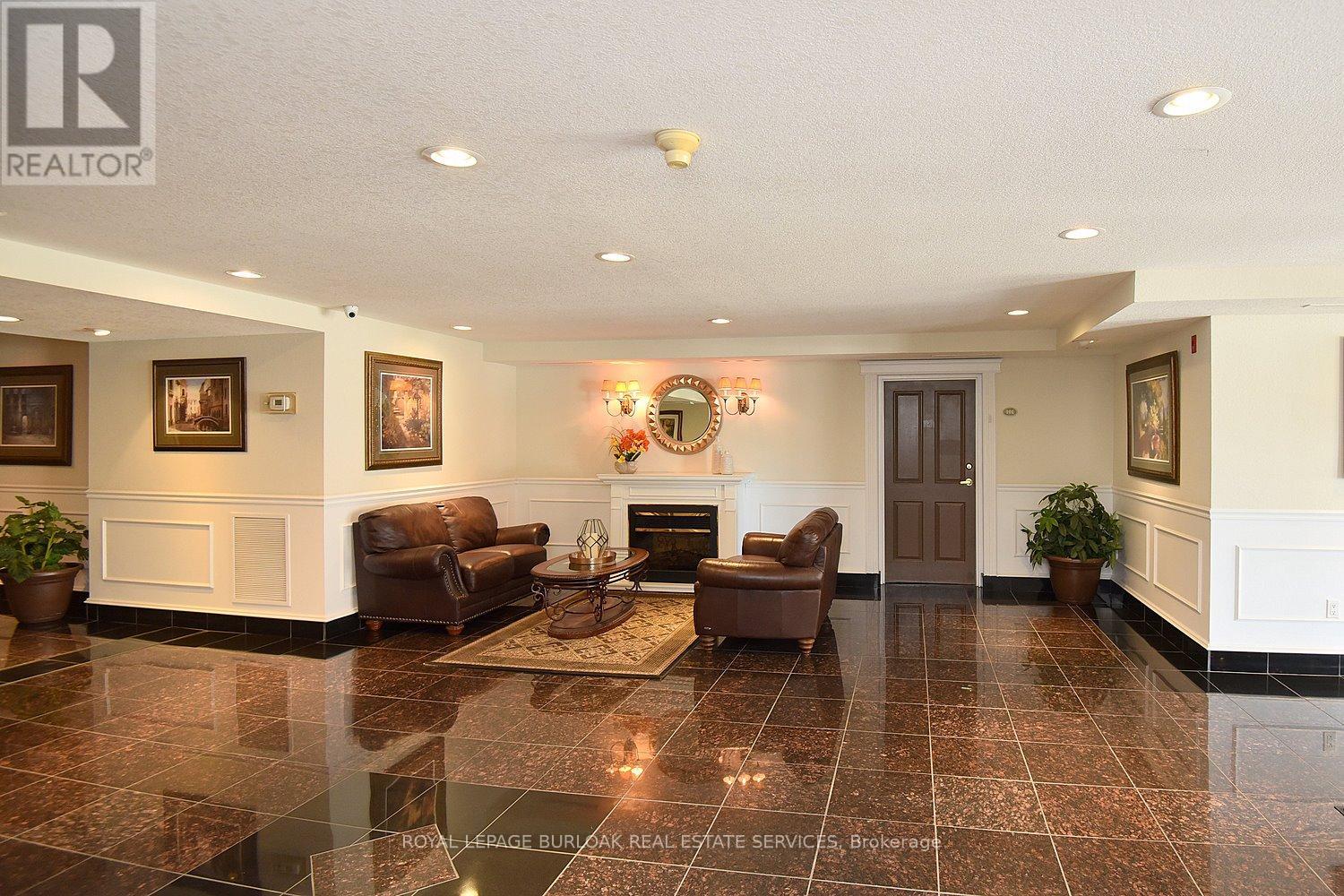 Photo 13 of 505 1998 Ironstone Drive, Burlington ON