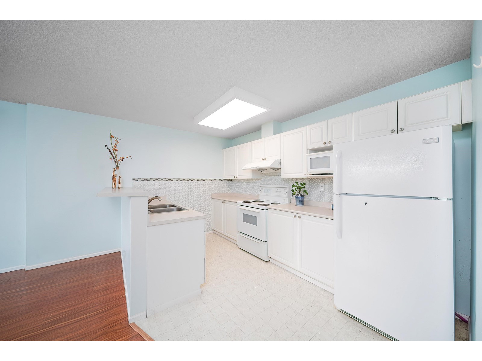 405 13880 101 AVENUE, Surrey real estate listing R3003078