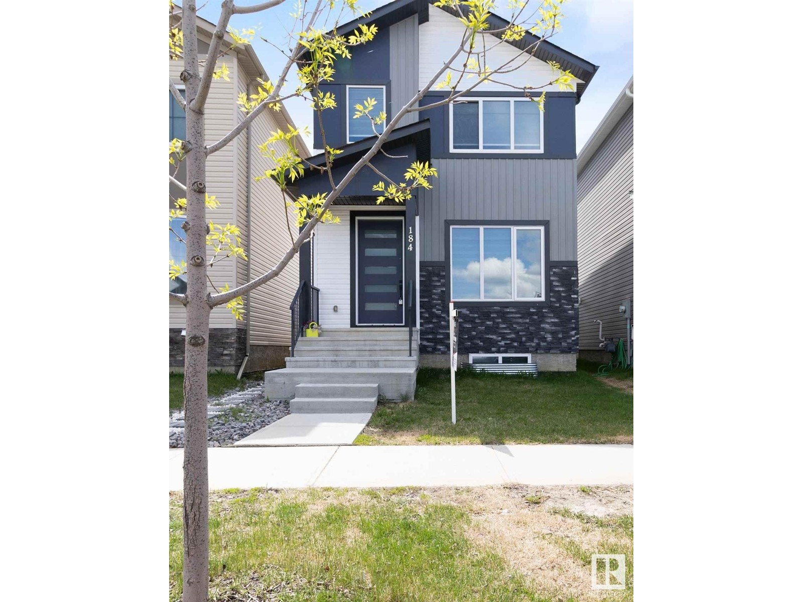 184 CALEDONIA DR, Leduc
