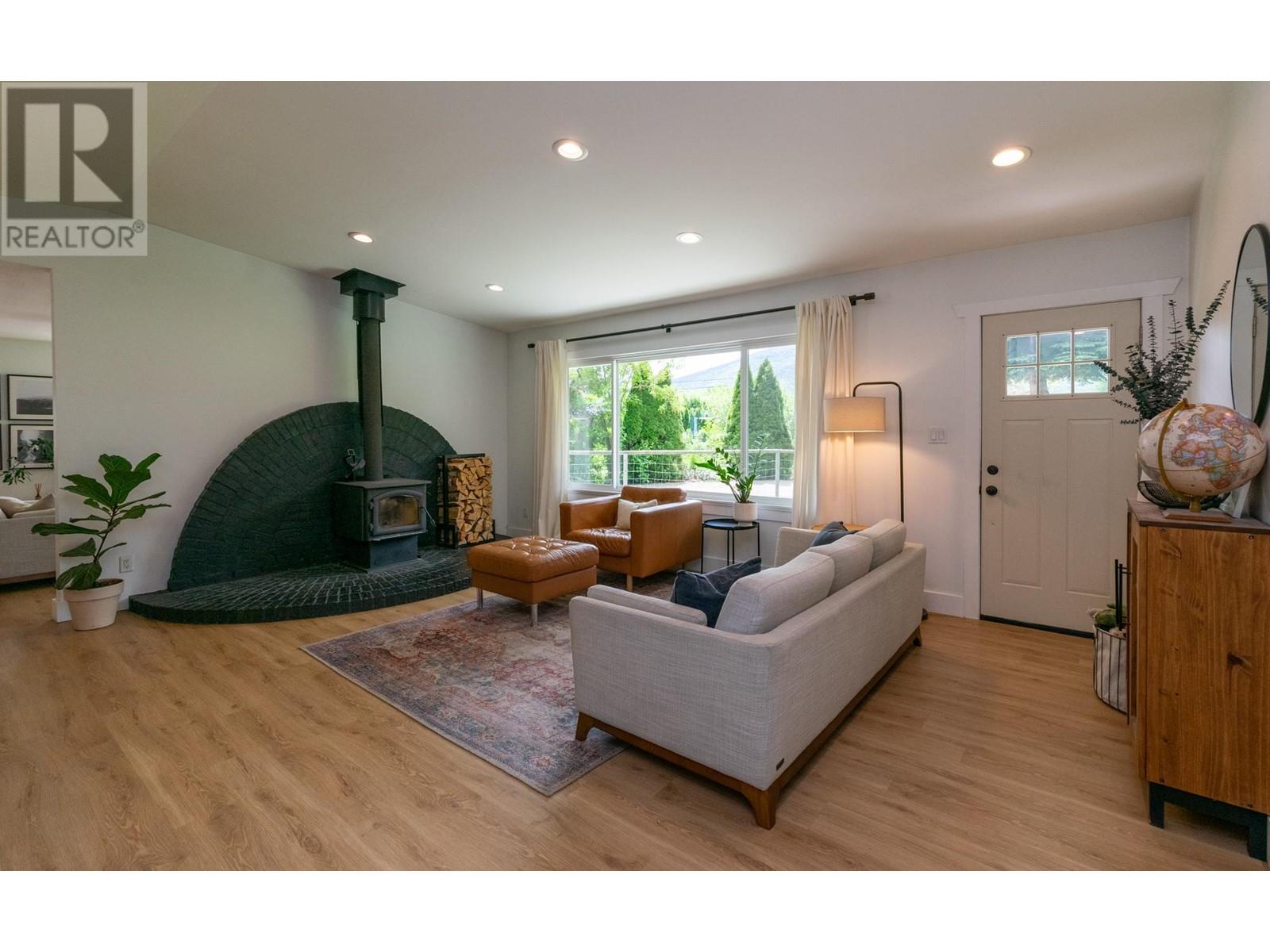  217 Salmon River Road Southwest, Salmon Arm
