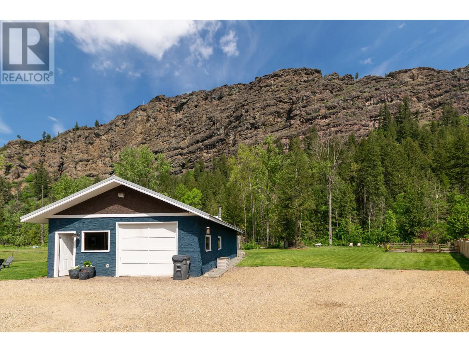  217 Salmon River Road Southwest, Salmon Arm
