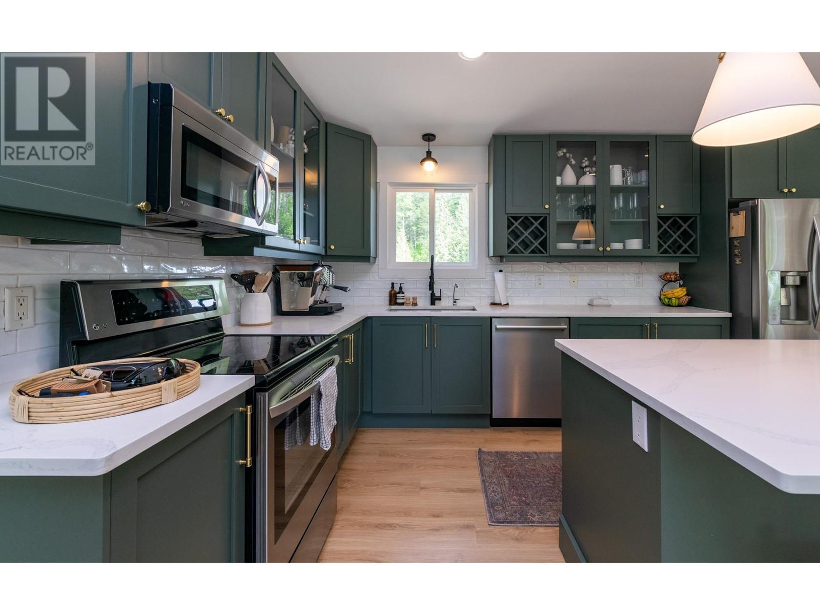  217 Salmon River Road Southwest, Salmon Arm