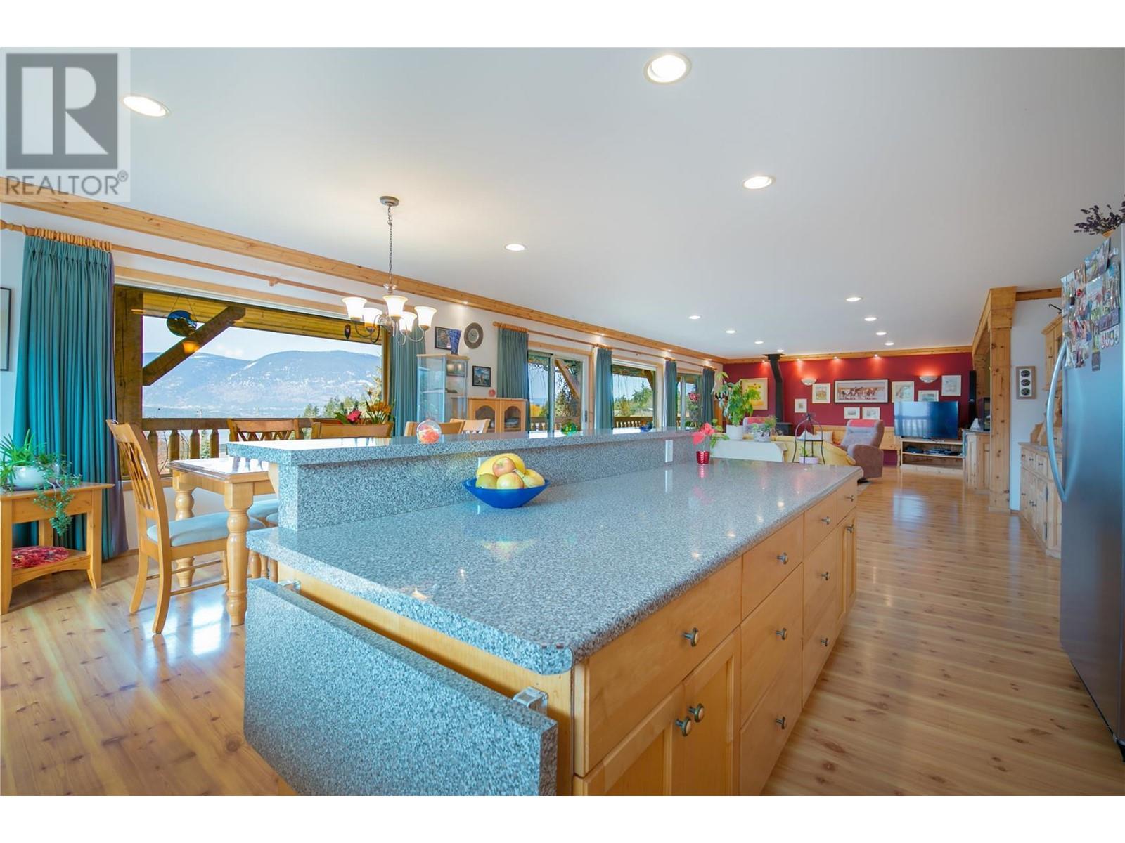 Photo 32 of 2190 30 Street Ne, Salmon Arm BC