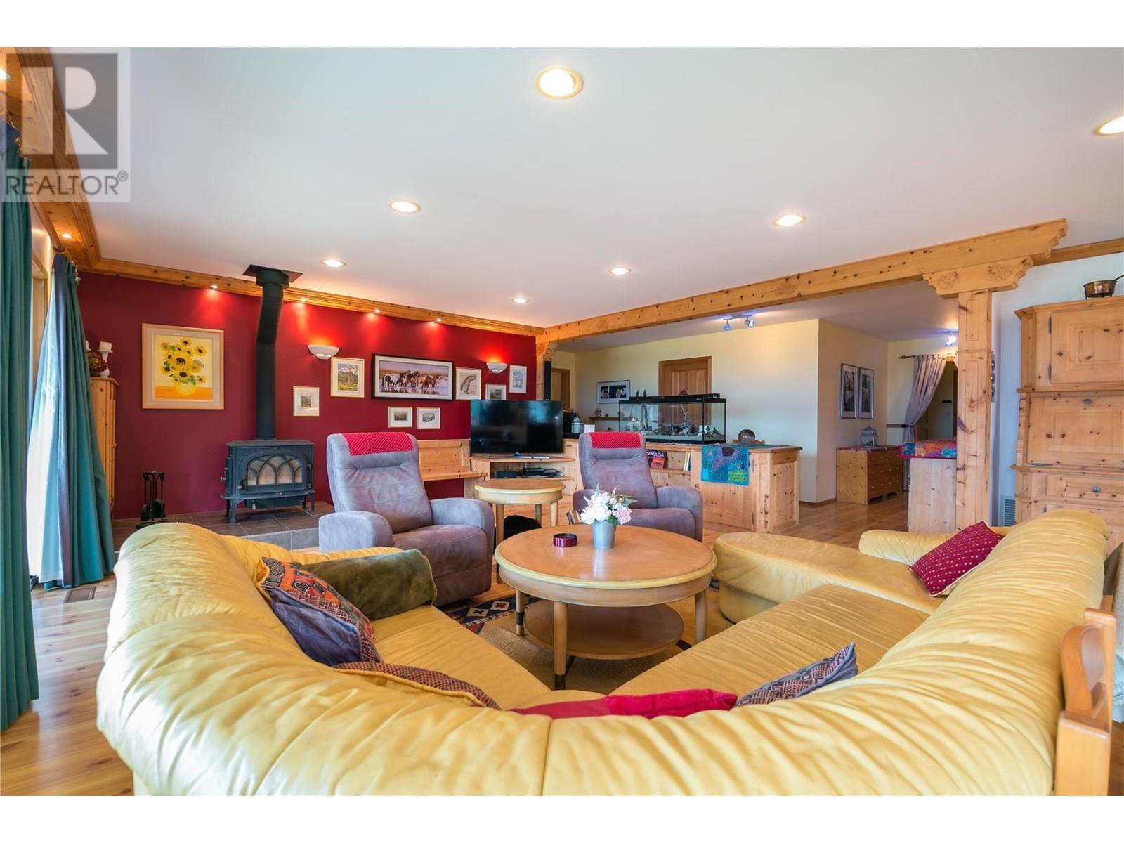  2190 30 Street Northeast, Salmon Arm