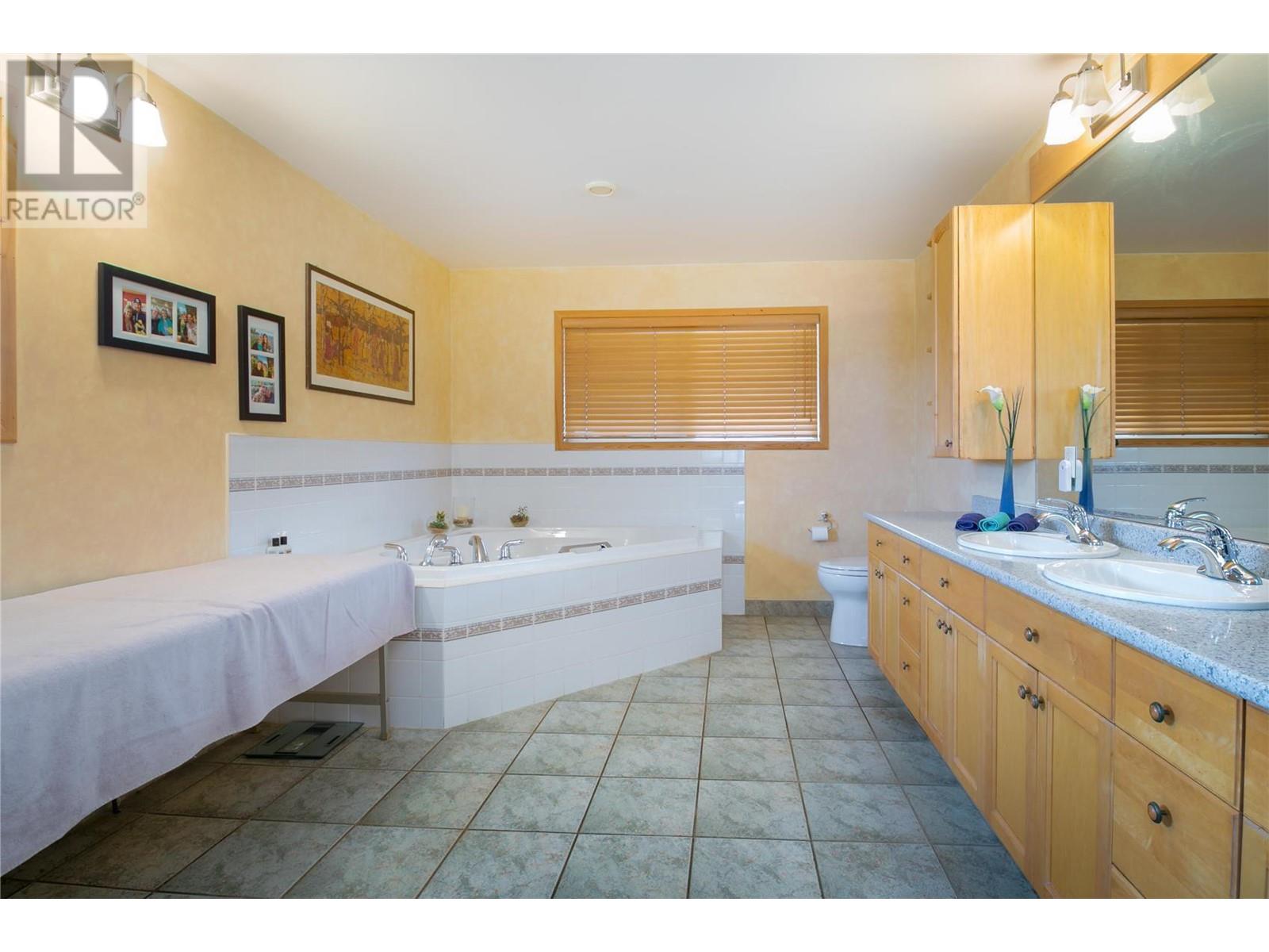  2190 30 Street Northeast, Salmon Arm