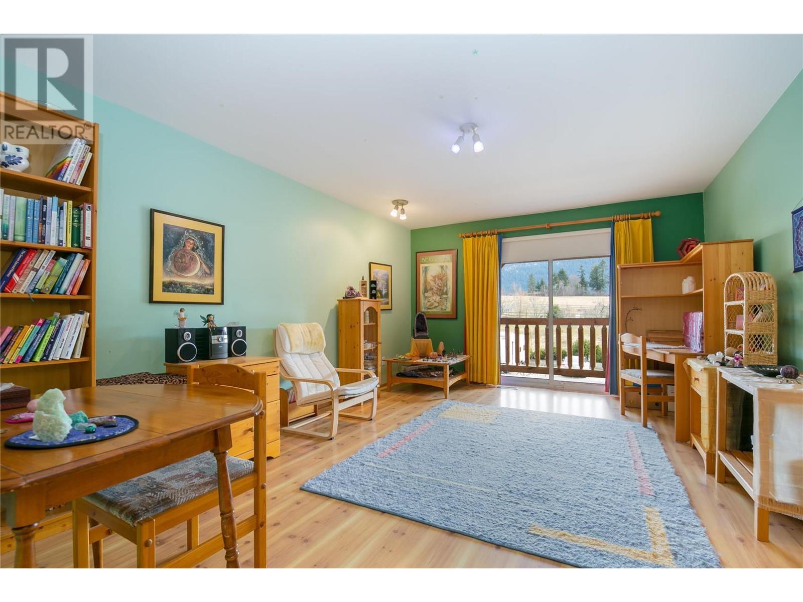 Photo 4 of 2190 30 Street Ne, Salmon Arm BC