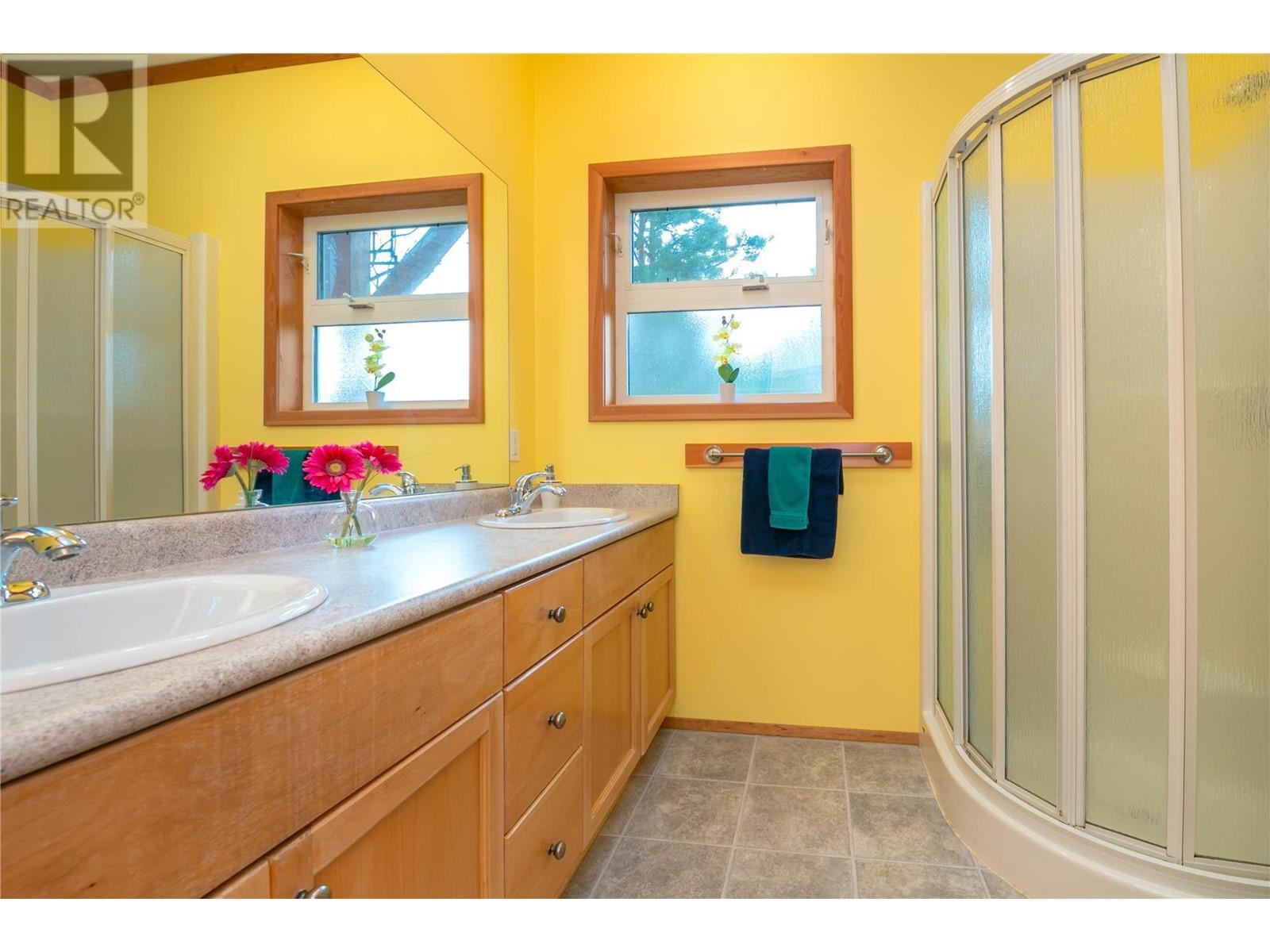  2190 30 Street Northeast, Salmon Arm